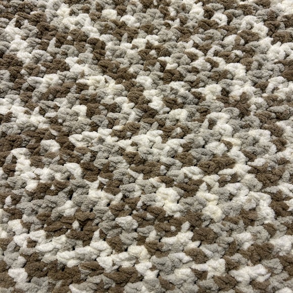 Handmade Bernat Baby Blanket - Picture 4 of 8